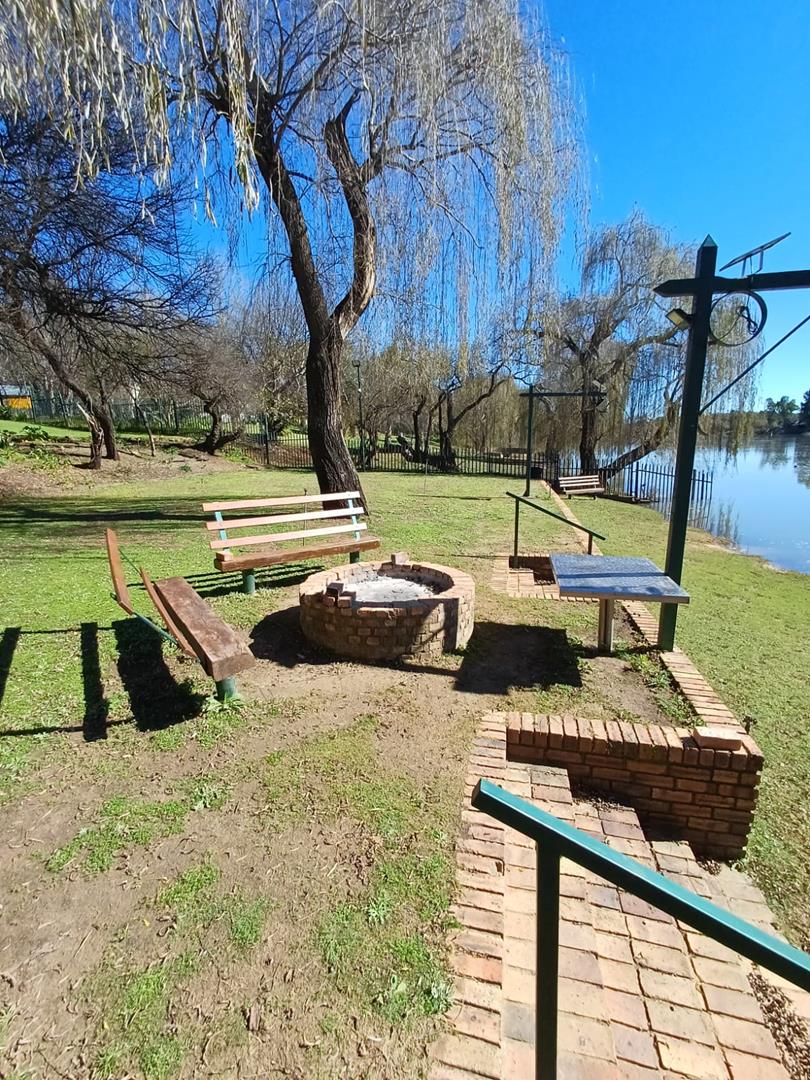 9 Bedroom Property for Sale in Willow Grange Free State